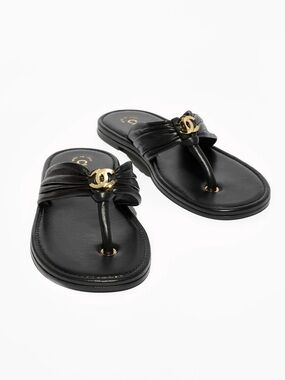 Chanel 2026 Coco Beach Black Leather Thong Sandals